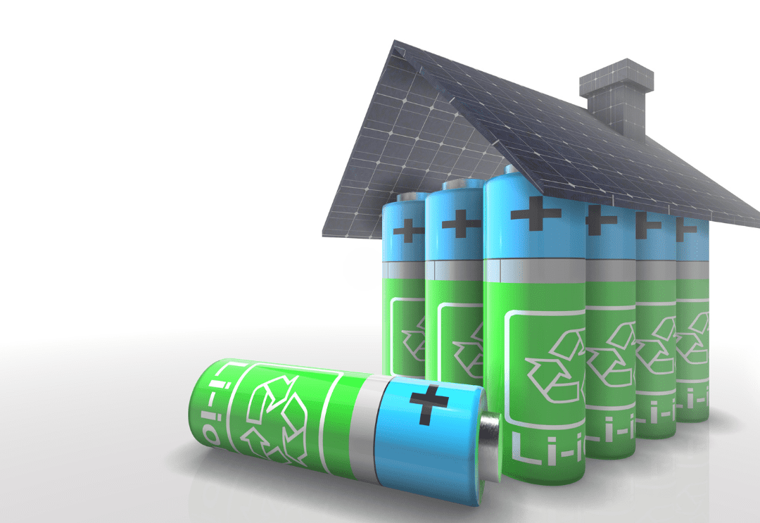Fotografia d'una casa amb panells solars i la base feta de piles fent referència a les bateries. És el que he trobat més "similar" a algo que faci referència a una bateria virtual.