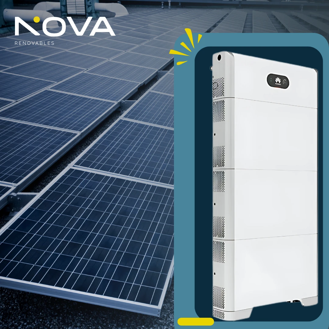 Fotografia d'una bateria física amb una placa solar